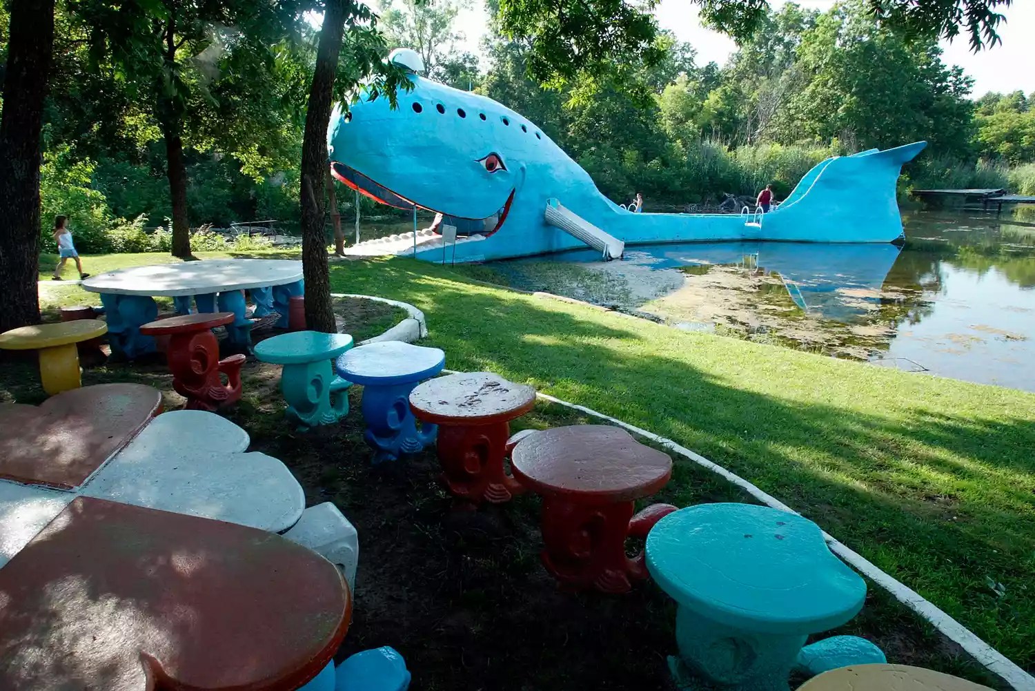blue-whale-catoosa-oklahoma-ROUTESIXTYSIX0720-82e5d227fa1e4893a7fcb77cccef216b - 16 lugares de la Ruta 66 que merecen una parada en tu próximo ‘road trip’