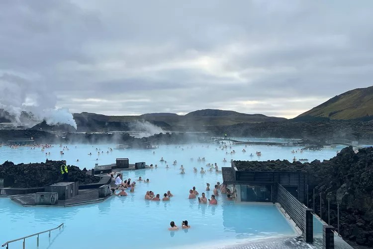La Blue Lagoon de Islandia reabre completamente por primera vez desde noviembre La Blue Lagoon de Islandia reabre completamente por primera vez desde noviembre