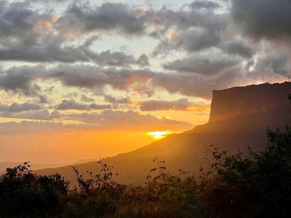 atardecer-en-canaima-1000x750 - Canaima: un paraíso en lo profundo de la amazonia venezolana