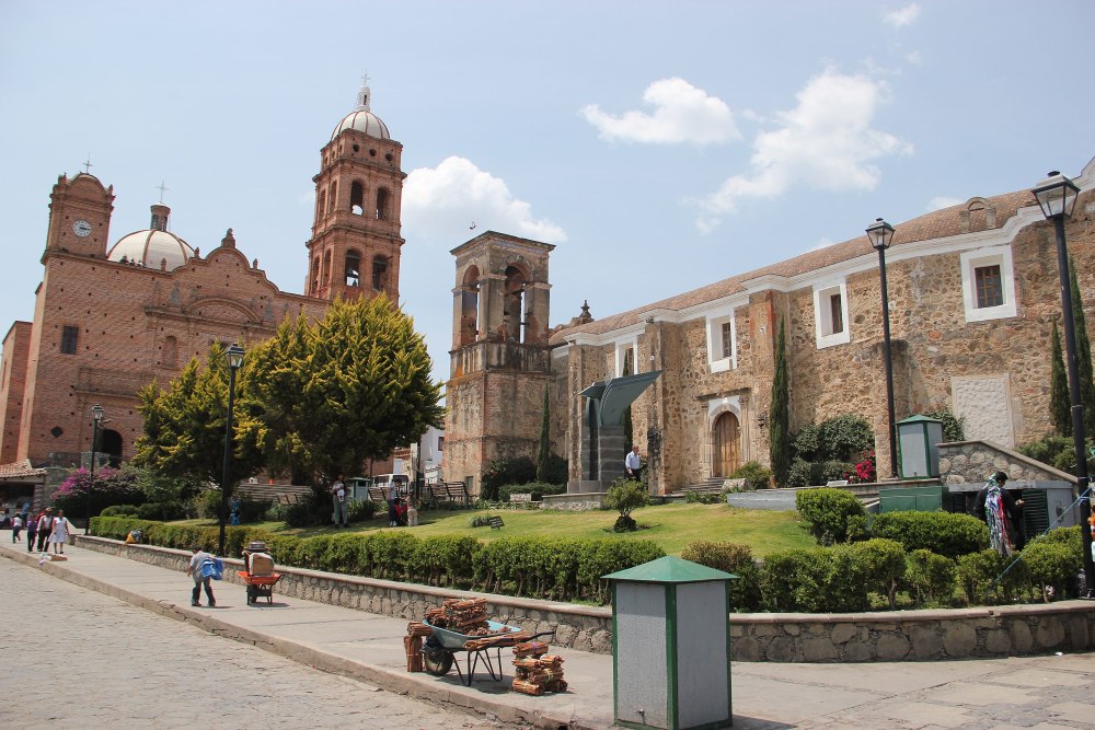 2560px-Templo_de_la_Inmaculada_Concepcion_Tapalpa_1-1000x667 - El Pueblo Mágico con hermosos paisajes y muchos bosques que es ideal para comprar muebles bonitos para tu hogar