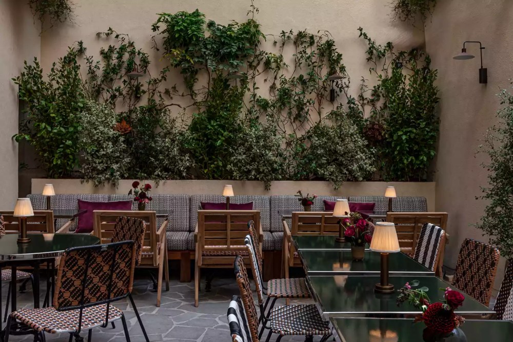 restaurant-norma-paris-1000x667 - Este nuevo hotel boutique en París está justo al lado de los Campos Elíseos y tiene suites con vistas a la Torre Eiffel