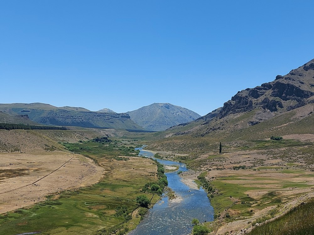 Manzano_Amargo_wikimedia_commons_Kenia2023-1000x750 - El hermoso pueblo del sur de Argentina que casi nadie conoce y está rodeado de maravillosas cascadas