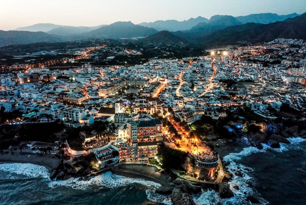Nerja-1000x670 - Qué ver en Málaga: 5 pueblos imprescindibles