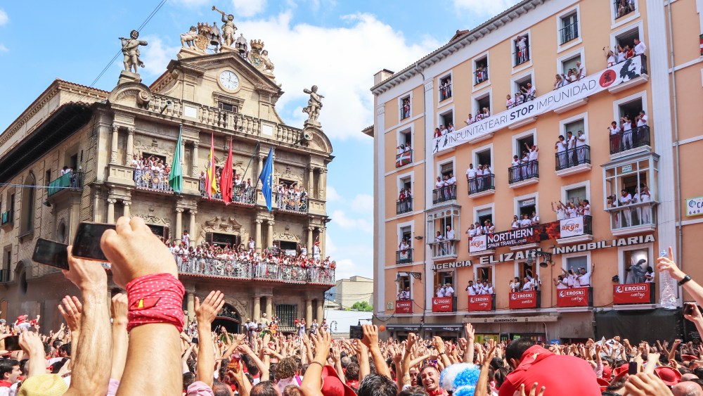 Sanfermines_2018_29969668498-1000x563 - Las ubicaciones de los balcones de San Fermín y qué incluye el precio de la entrada