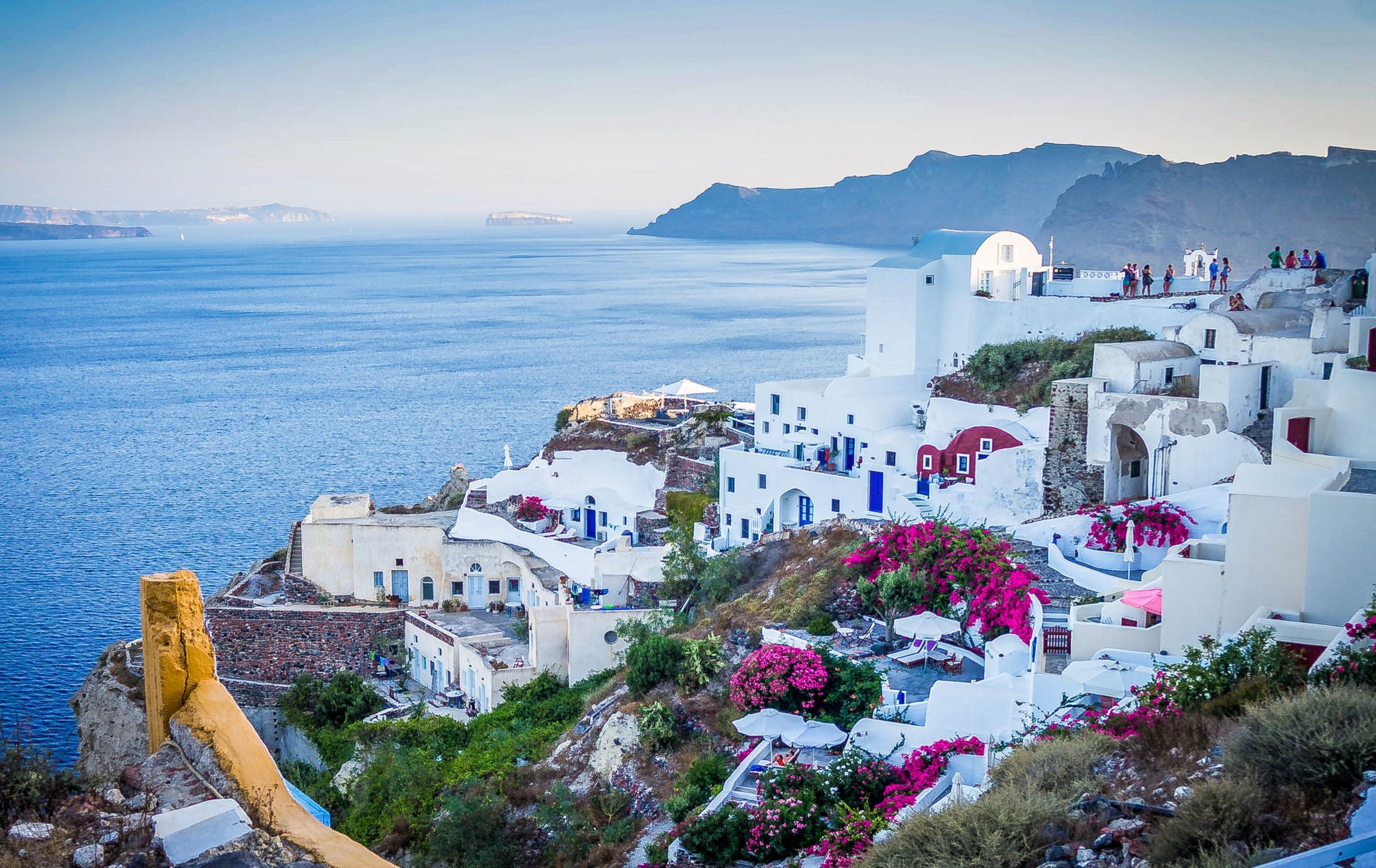 Descubre Santorini: las mejores playas, tours y actividades para 2024
