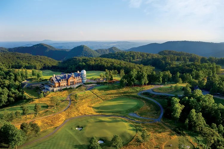 Este refugio remoto en Virginia acaba de inaugurar nuevas suites en casas en los árboles con vistas a las montañas Blue Ridge y muebles modernos Este refugio remoto en Virginia acaba de inaugurar nuevas suites en casas en los árboles con vistas a las montañas Blue Ridge y muebles modernos