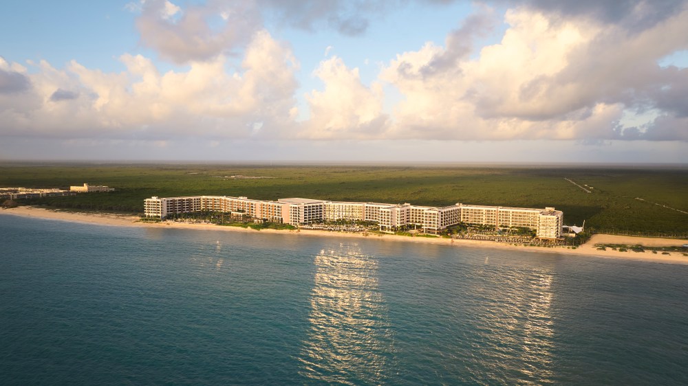 Hilton-Cancun-an-All-Inclusive-Resort-Complex-Aerial-View-1000x562 - Hilton Cancun an All-Inclusive Resort, herencia mexicana y sofisticación moderna