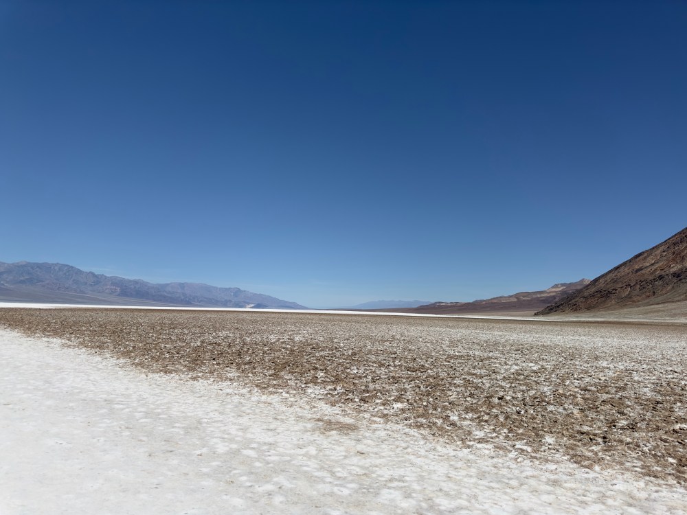 Badwater-Basin-1--1000x750 - La simpleza dentro de lo majestuoso: así fue mi experiencia en Death Valley