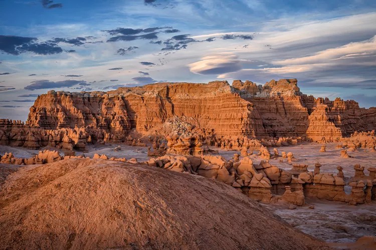 TAL-goblin-valley-landscape-GOBLINVALLEYSP1024-6eba4671250045eebd20c8b290f106a1 - Este parque estatal de Utah parece sacado de otro planeta, con formaciones rocosas de otro mundo