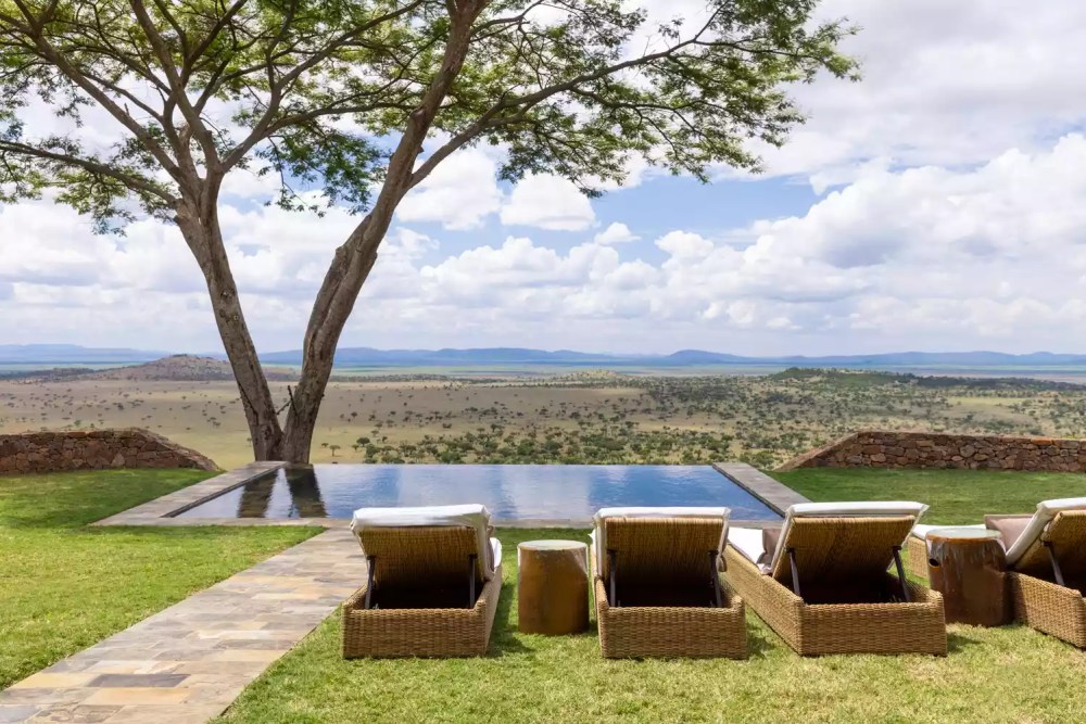 TAL-singita-sasakwa-lodge-pool_Peter-Jackson-ALISTMAIJA1124-04f5ae0714fe4f86bd51a28ab0150f83-1000x667 - Safari con niños: dónde ir, hospedaje y qué hacer