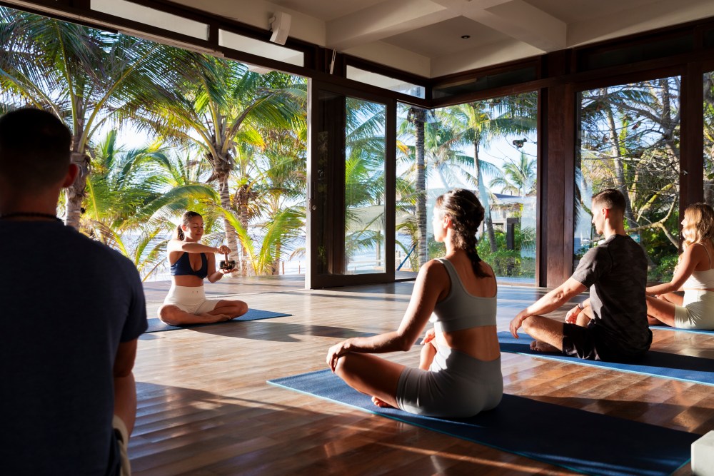 YOGA-SESSION-1000x667 - Bienestar, diversión y naturaleza en Lula Seaside Boutique Hotel