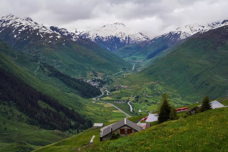 glacier-express - Este recorrido en tren panorámico con vistas increíbles dura 8 horas y atraviesa Suiza