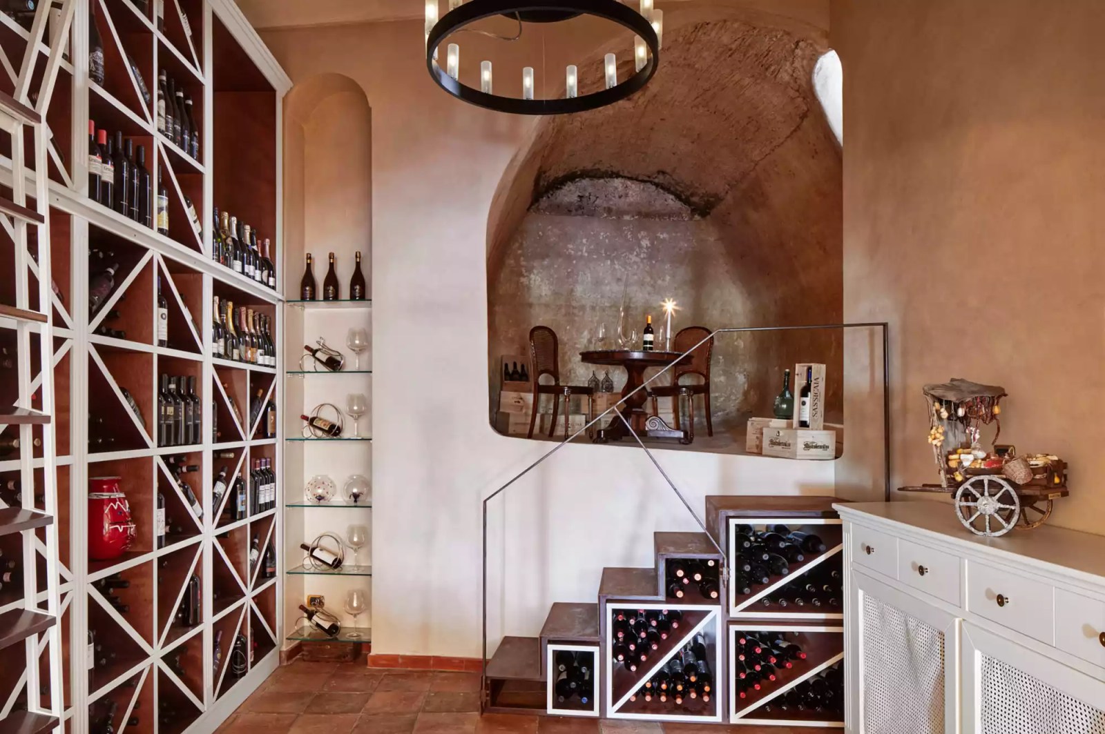 mesa-de-sommeliers-palazzo-avino - Palazzo Avino, un hotel de lujo en la costa de Amalfi