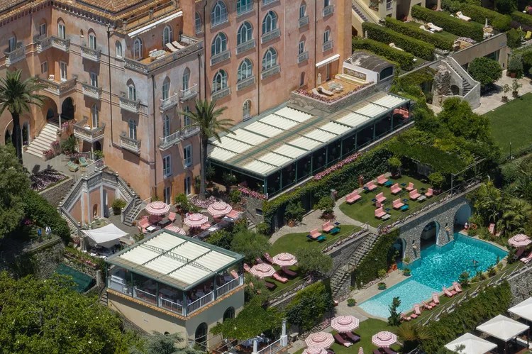 vista-aerea-palazzo-avino - Palazzo Avino, un hotel de lujo en la costa de Amalfi