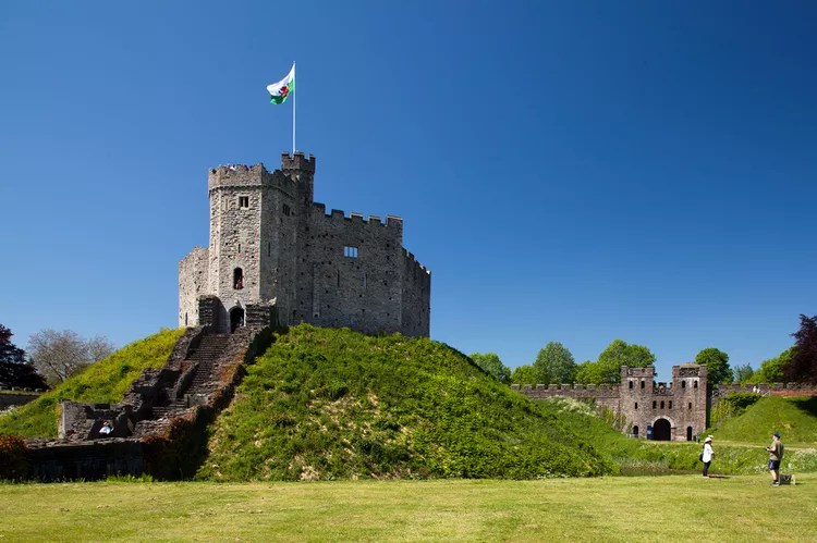 Este castillo de cuento de hadas está en medio de una ciudad subestimada del Reino Unido y alberga noches de cine, conciertos y mercados festivos