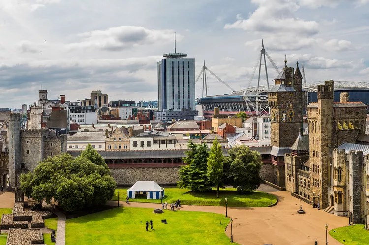 TAL-cardiff-city-centre-wales-2-CARDIFFCASTLE1224-d43cb6de614946949e44a0ac4ee0fac1 - Este castillo de cuento de hadas está en medio de una ciudad subestimada del Reino Unido y alberga noches de cine, conciertos y mercados festivos