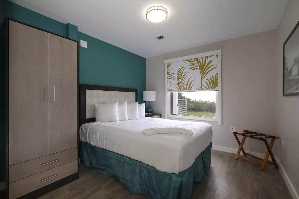 TAL-guestroom-flamingo-everglades-lodge-FLAMINGLDG1224-b66e5995bfd842a1a4d48b04644dc41c-1000x665 - Este glamping es el único hotel en el Parque Nacional más grande de Florida, ¡y está hecho con contenedores de carga!