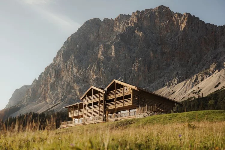 Esta cabaña rústica en los Alpes me hizo replantear el significado de hogar