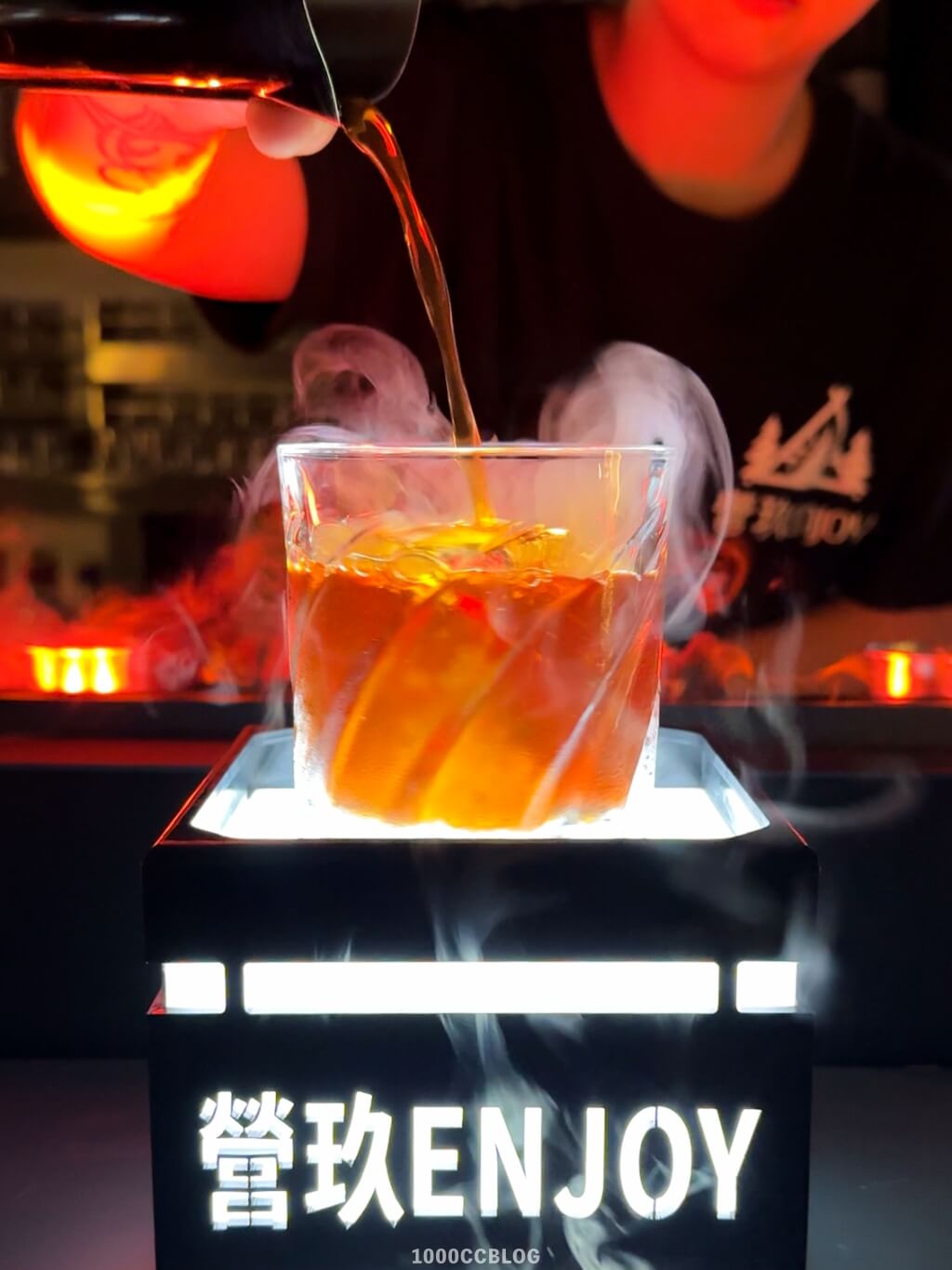 桃園新開幕「營玖Enjoy」推出情緒價值滿滿的火焰煙霧秀和世界級的花式調酒表演 40 營玖Enjoy-中壢餐酒館-桃園餐酒館-桃園咖啡餐酒館-白天的餐酒館-火焰煙霧秀-推薦桃園餐酒館-桃園表演餐酒館-桃園火焰煙霧秀-中壢推薦餐酒館-1000cc