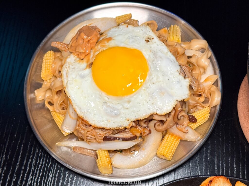 桃園新開幕「營玖Enjoy」推出情緒價值滿滿的火焰煙霧秀和世界級的花式調酒表演 55 營玖Enjoy-中壢餐酒館-桃園餐酒館-桃園咖啡餐酒館-白天的餐酒館-火焰煙霧秀-推薦桃園餐酒館-桃園表演餐酒館-桃園火焰煙霧秀-中壢推薦餐酒館-1000cc
