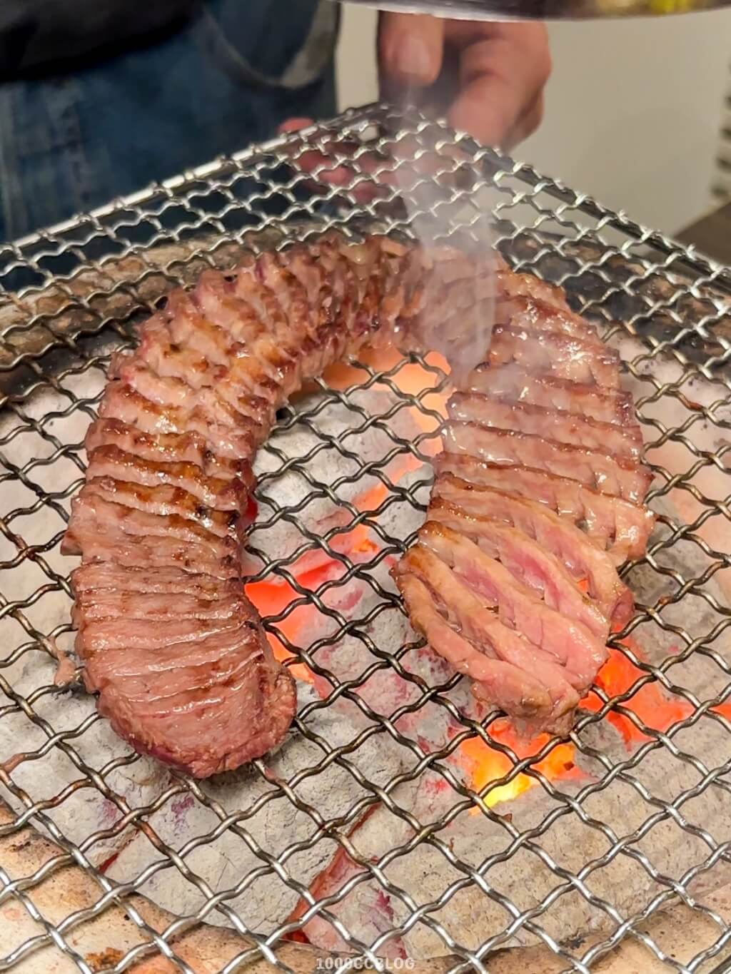 台北東區必吃「原木燒肉」60公分超長牛舌和各種頂級肉品,還有專人全程代烤! 20 原木燒肉-全程專人代烤-大安區首選燒肉-大安去必吃燒肉-大安區燒肉推薦-台北新開幕燒肉-台北聚餐燒肉-台北便宜燒肉-1000cc