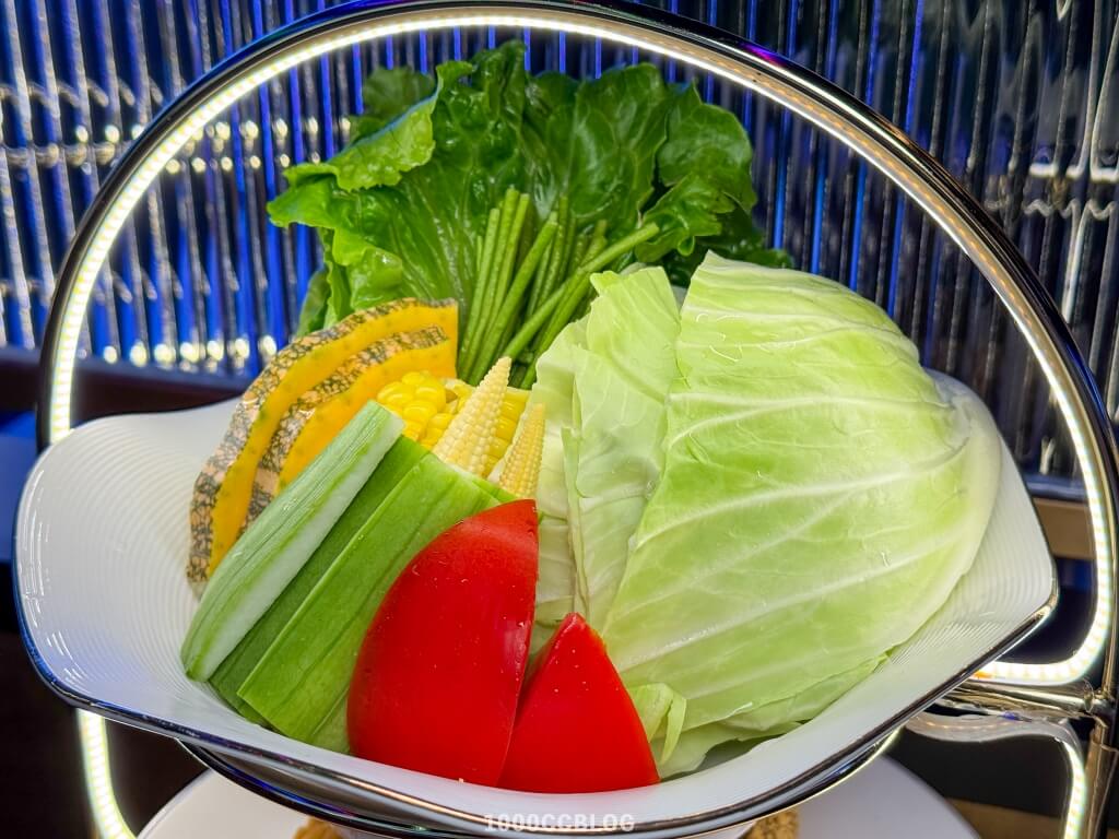 信義區新潮鍋物「椒朋友辛潮麻辣鍋」全台唯一24種潮酒牆還有Godiva雪糕吃到飽!! 65 台北夢廣場店Dream Plaza 台北最新麻辣火鍋 最有特色 首推麻辣鍋 交朋友麻辣鍋 聚會首選 火鍋平價火鍋 超強酒牆壁 1000cc62
