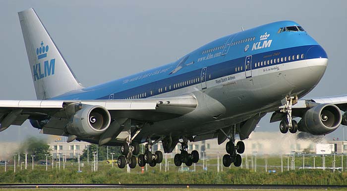 KLM Royal Dutch Airlines: Riding to the Rescue through Social Media Royal Dutch Airlines