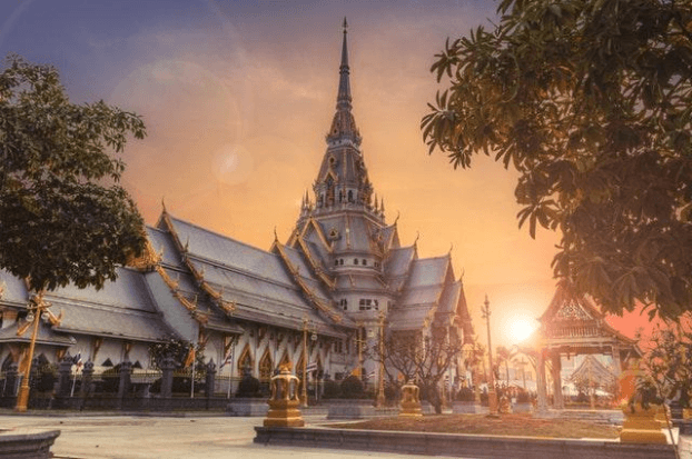 The Ultimate Guide to Backpacking Through South East Asia The Ultimate Guide to Backpacking Through South East Asia