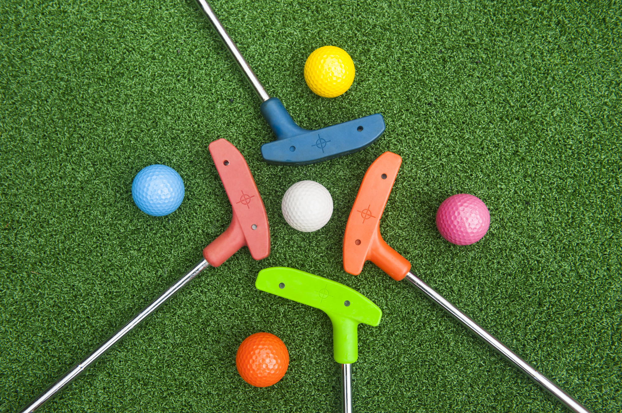 Start Putting! 5 Benefits of Mini Golf You Need to Know