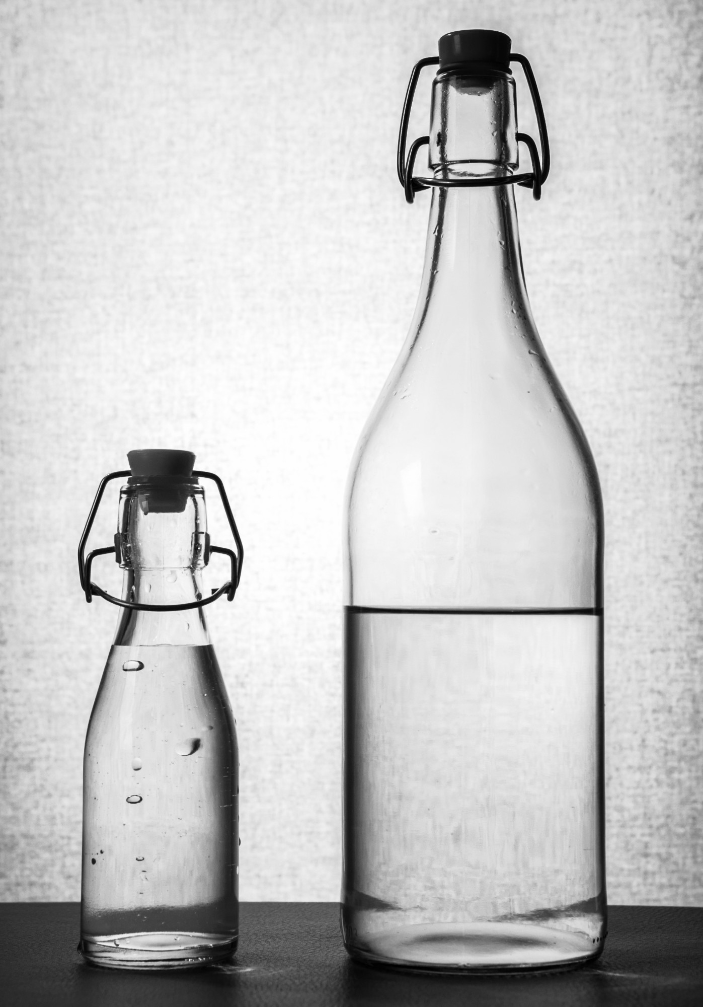 4 Benefits of Drinking Water in Glass Bottles Instead of Plastic water in glass bottles