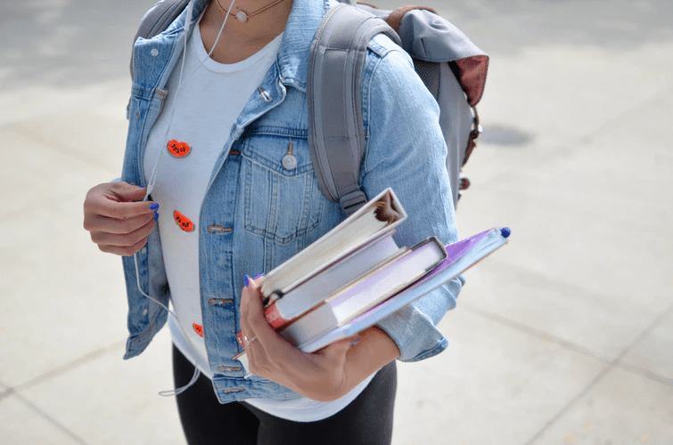 6 Key Factors to Consider in Choosing the Right College Choosing the Right College