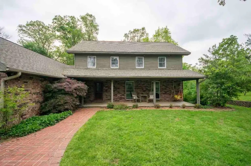 Scarlett Manor front