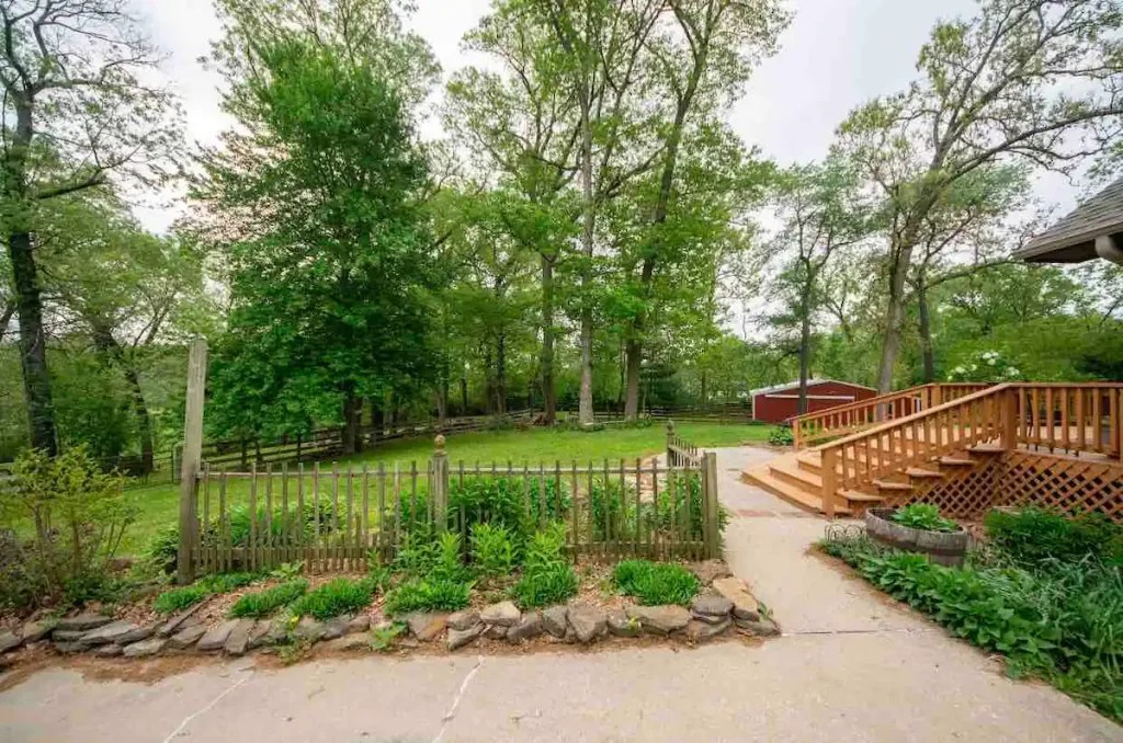 scarlet manor backyard