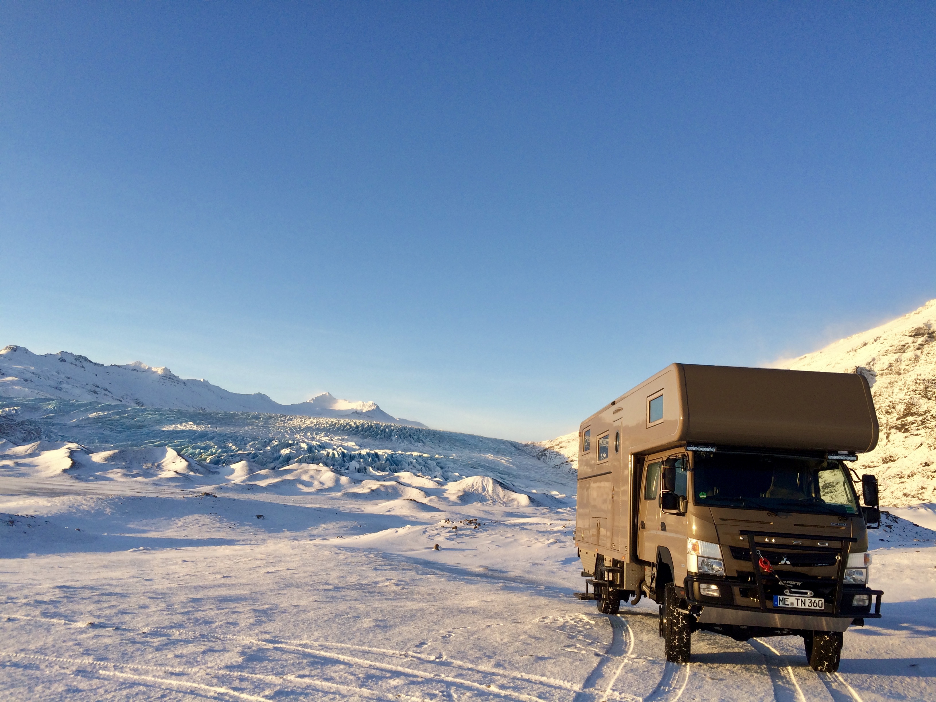 Fuso Canter 4x4 im Winter auf Island
