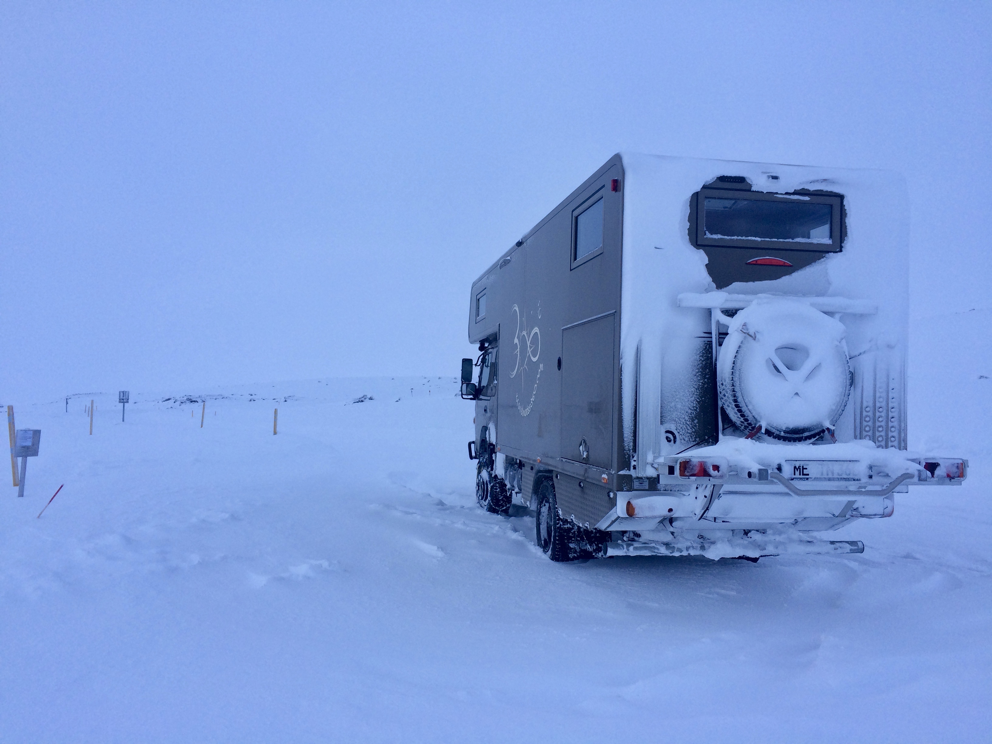 Fuso Canter 4x4 im Winter durch Island