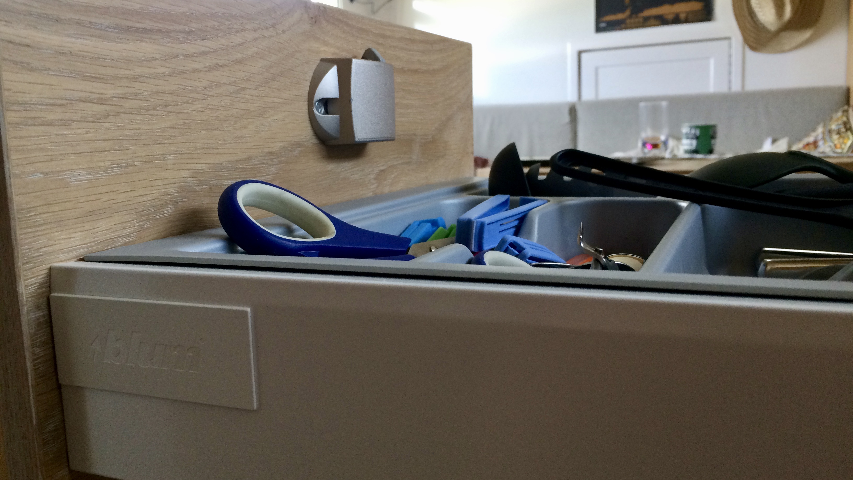 Benz - Häfele Pushlocks mit Schnaper und aus Zinkdruckguss