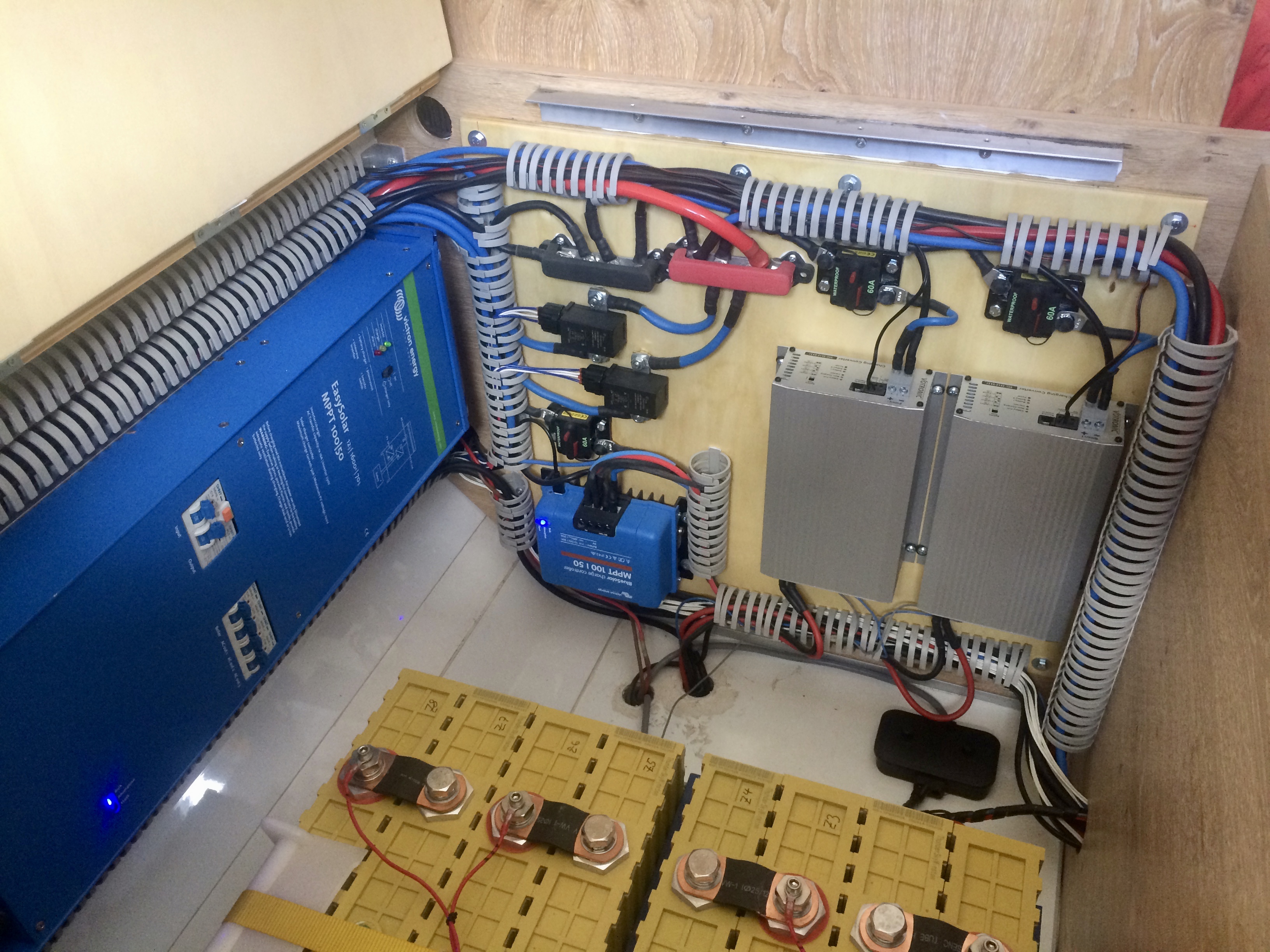 Benz - B2B-Laderegler und MPPT-Solarregler50/100