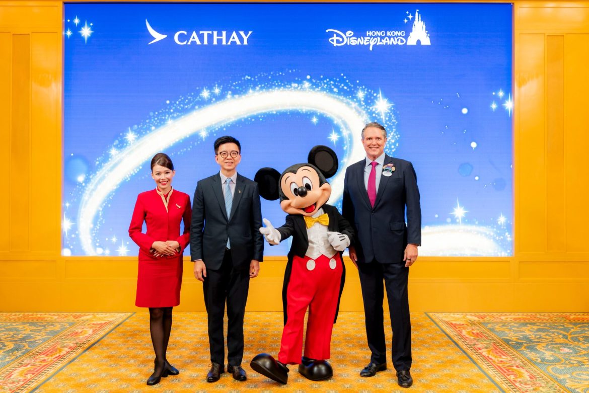 Cathay Group Chief Executive Officer Ronald Lam (second from left) and HKDL Managing Director Michael Moriarty (first from right).