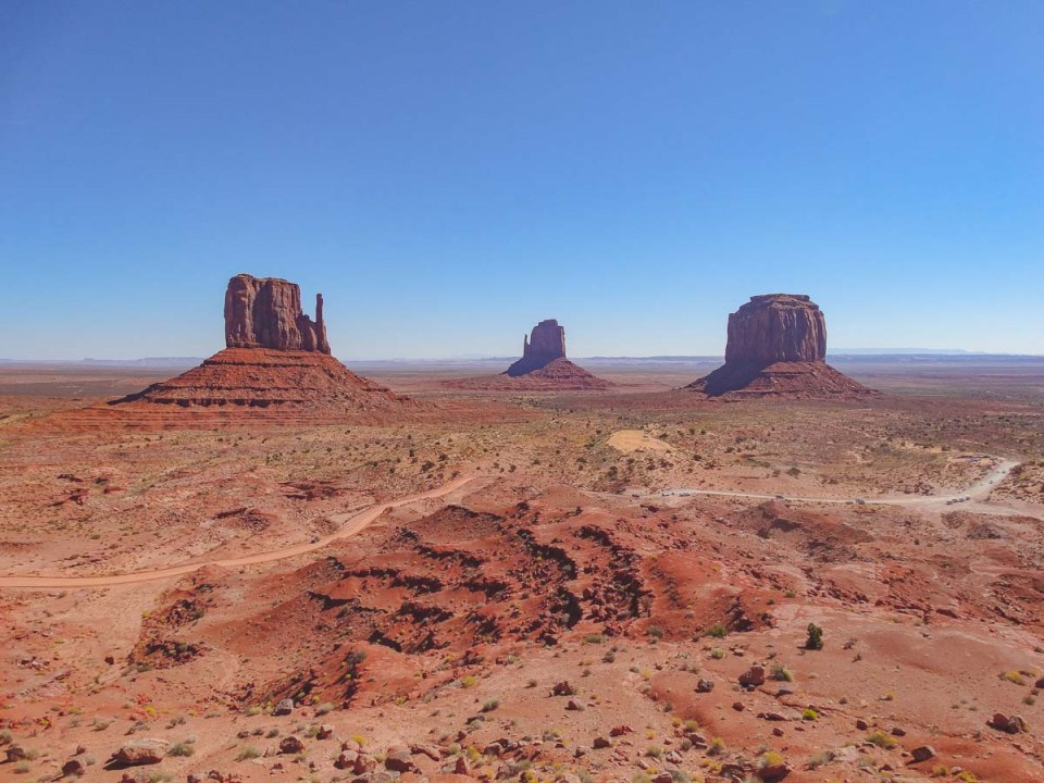 Monument Valley - Blick von der Aussichtsterrasse des Visitor Centers