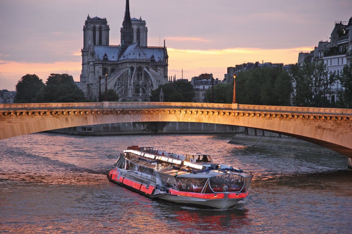 <h1 style='font-size:18px;'>Paris Scene Boat 3-Course Dinner Cruise</h1><H2 style='color:#5E6D77;font-size:14px;'>See the main attractions of the City of Lights while you enjoy a casual meal</H2>