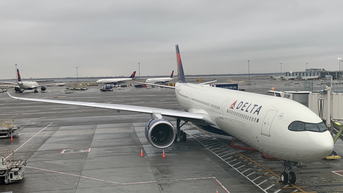 Delta SkyClub Featured Image