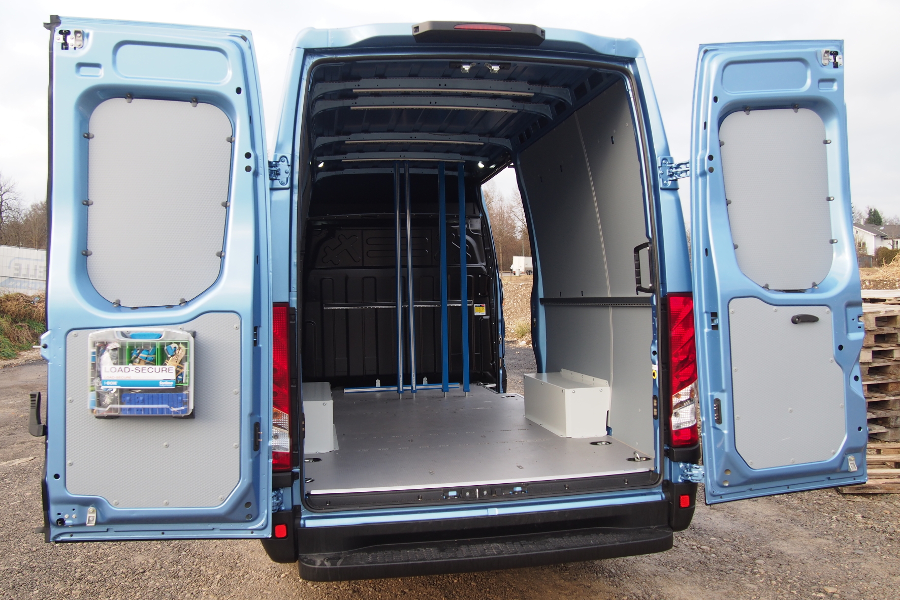 Gut zu beladen: Breites und hohes Heckportal, die Radhäuser sind schlank ausgeführt. © Wolfgang Tschakert / mid / TRD