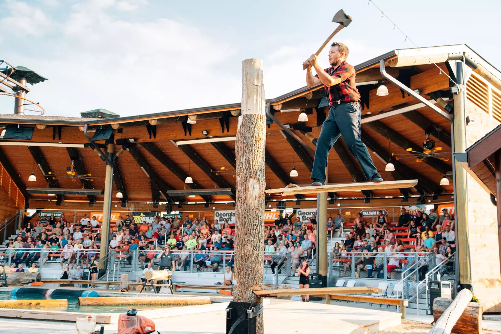 Paula Deen's Lumberjack Feud Supper Show (Pigeon Forge)