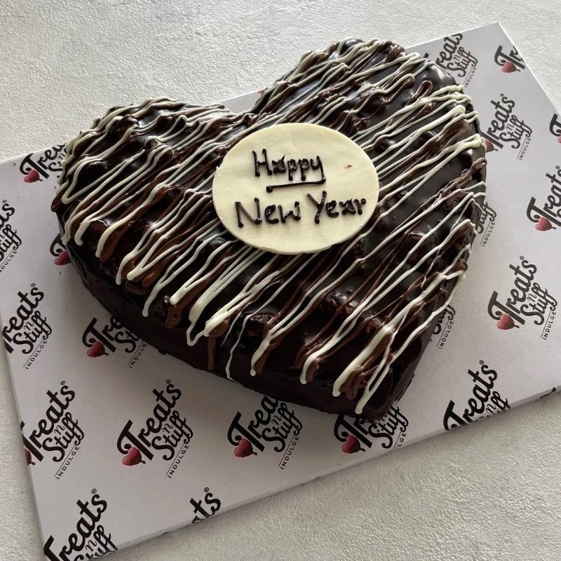 1kg Chunky Chocolate Brownie Cake (Heart) with HAPPY NEW YEAR