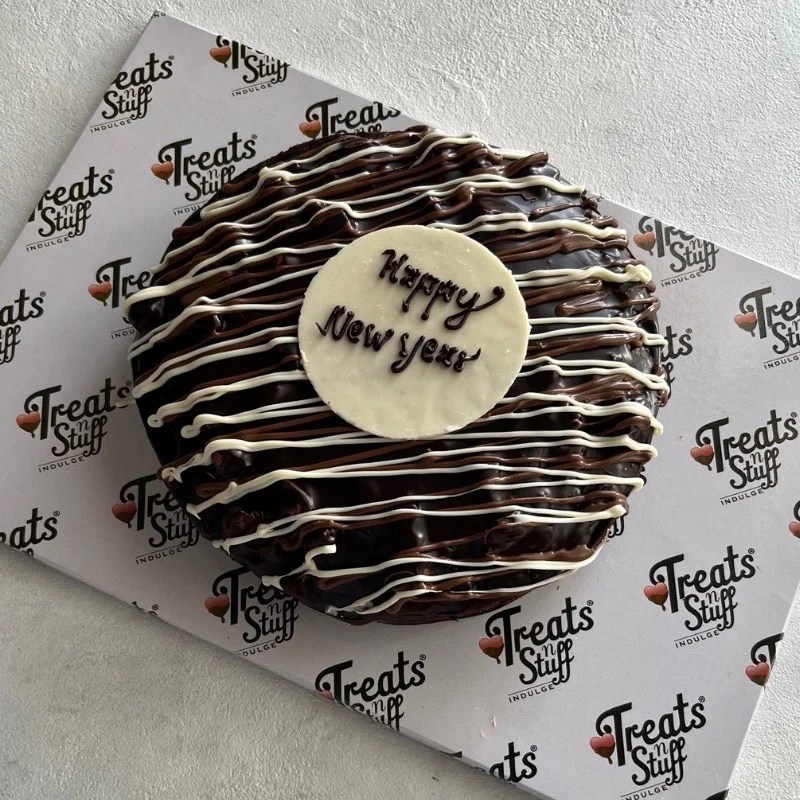 1kg Chunky Chocolate Brownie Cake (Round) with HAPPY NEW YEAR