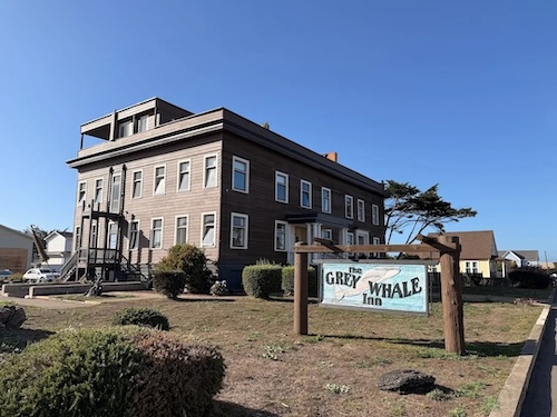 Exterior of the Grey Whale Inn in Fort Bragg, California