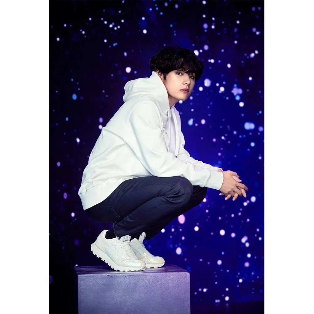 Kim Taehyung BTS White Hoodie