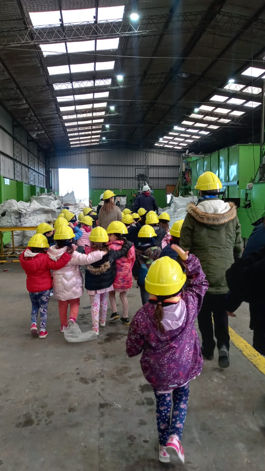 Alumnos del jardín Hogar San Josévisitaron el Aula Interactiva y la Planta de Tratamiento, Separación y Recuperación de Residuos Sólidos Urbanos de Tres Arroyos