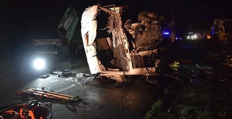 Choque fatal: dos camioneros fallecidos en Ruta 51