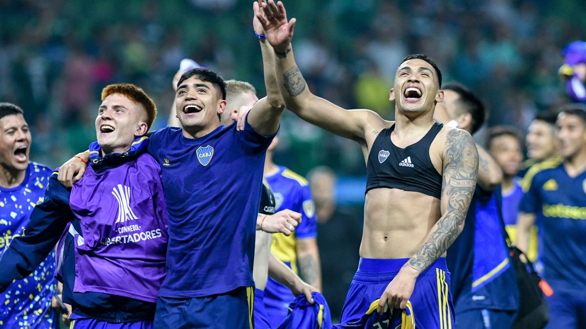 Boca regresó al país tras conseguir un lugar en la final de la Copa Libertadores en Brasil